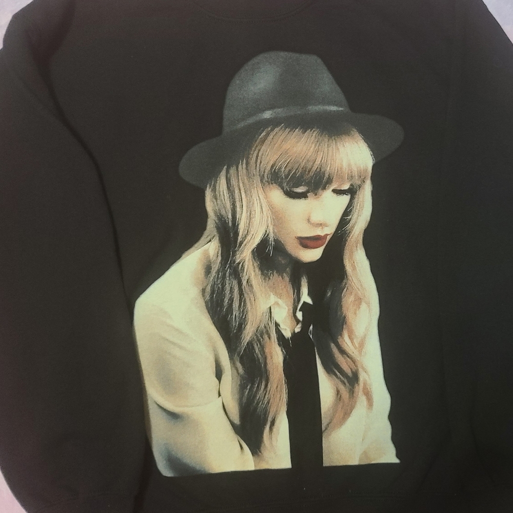 Taylor Swift Sweatshirt Size Medium